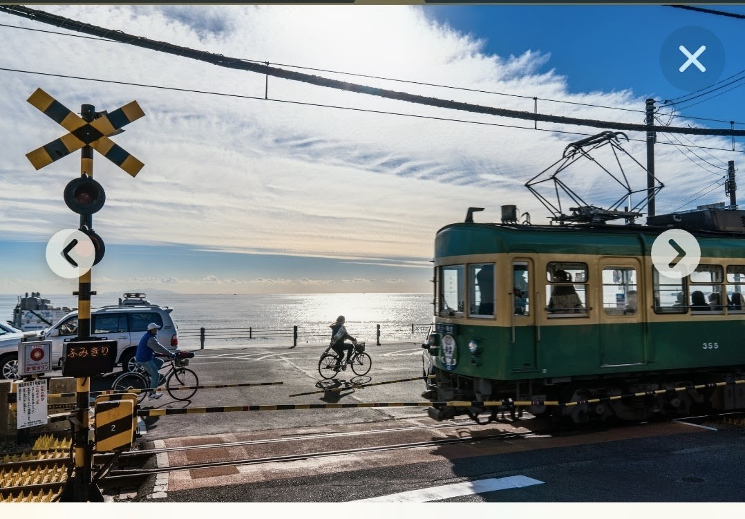 鎌倉の海と電車